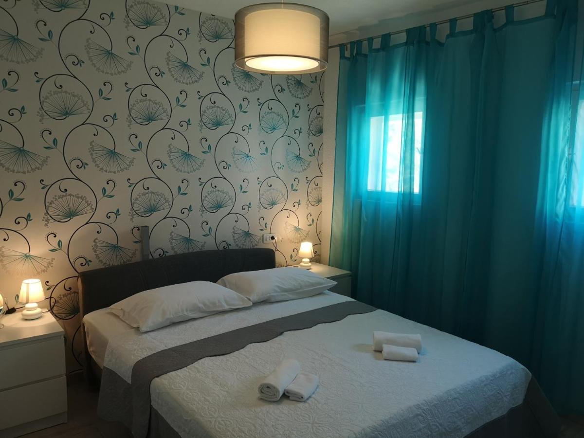 Mala Kuca Ispod Borova Villa Primošten Екстериор снимка